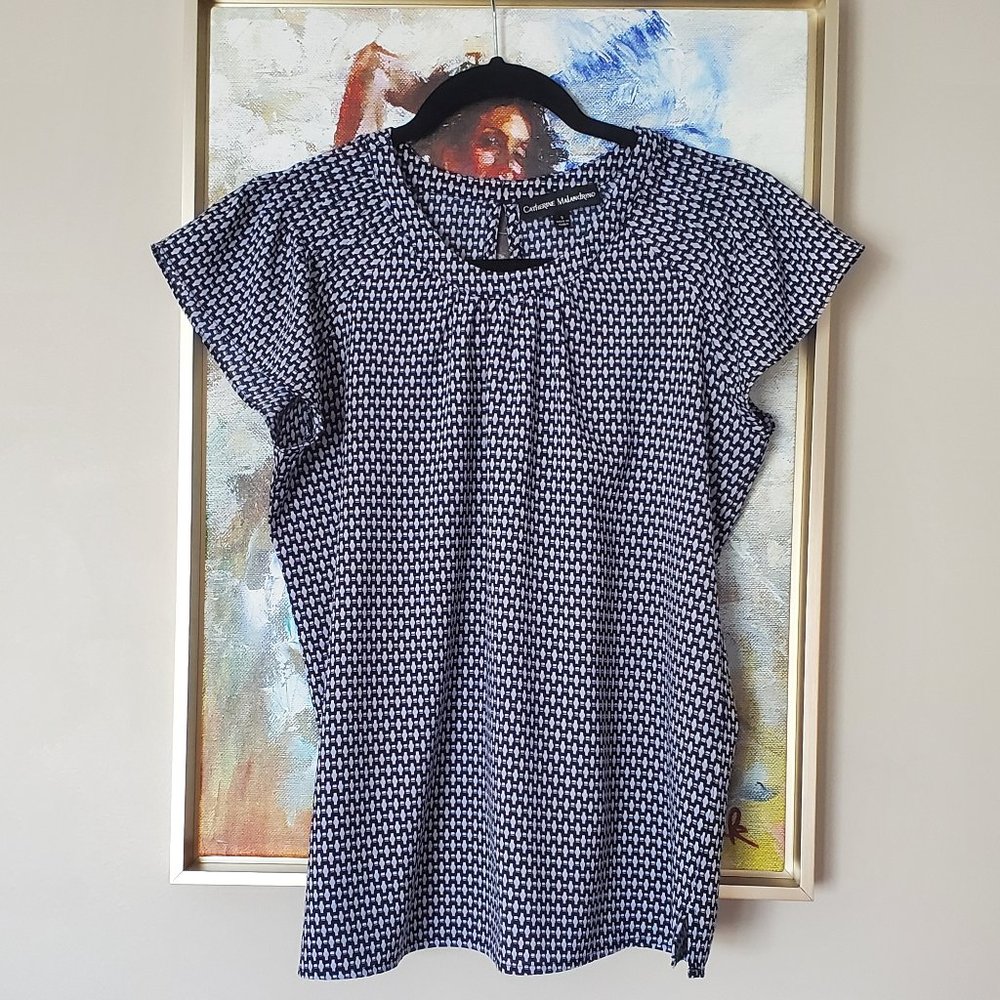 Ruffle sleeve top. Size Small